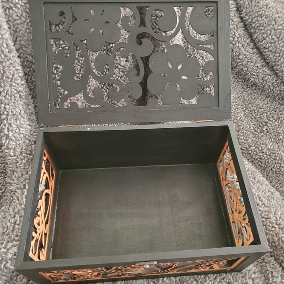 Hand Painted Keepsake Box - Picture 7 of 7